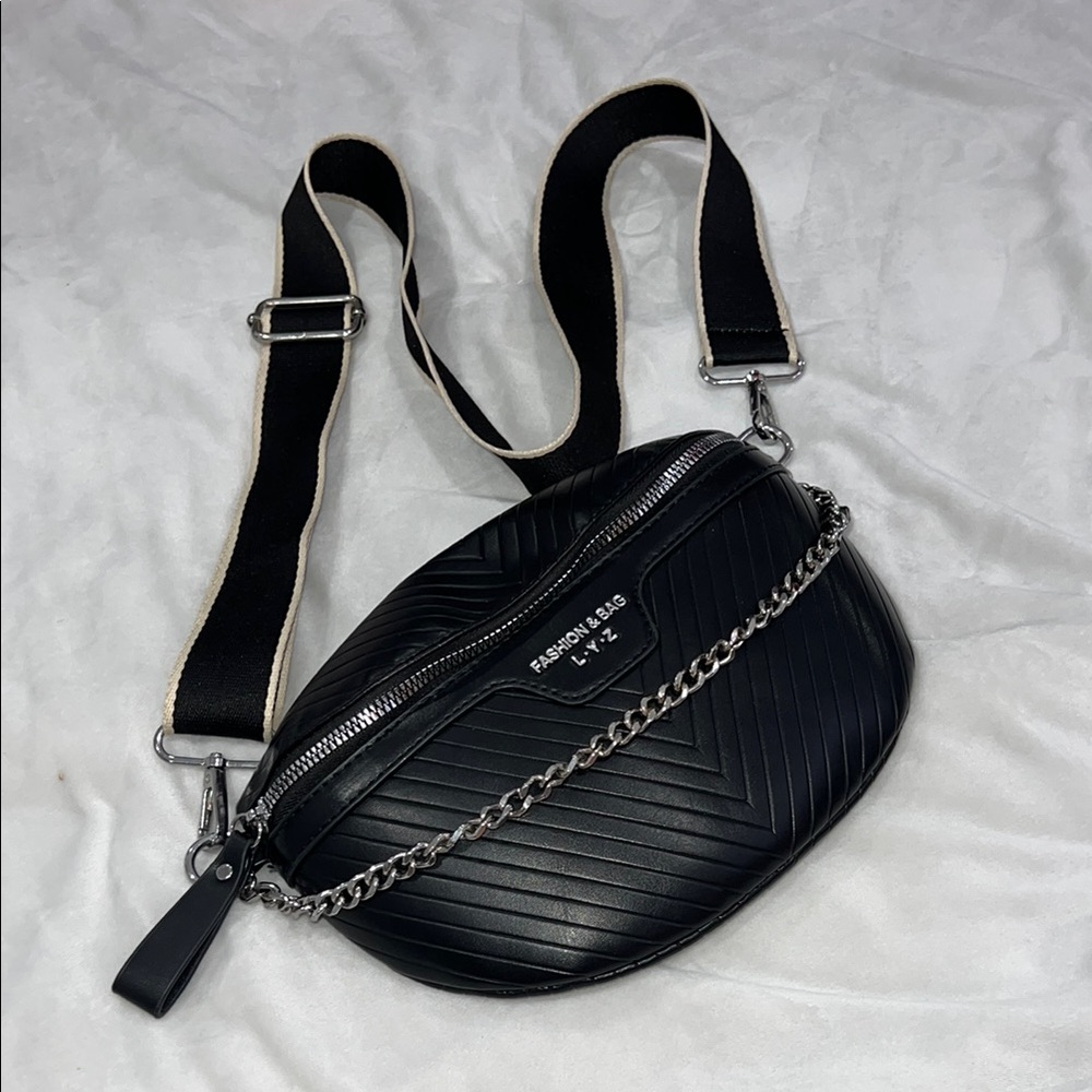 SHEIN Black Crossbody Bag with Chain Detail